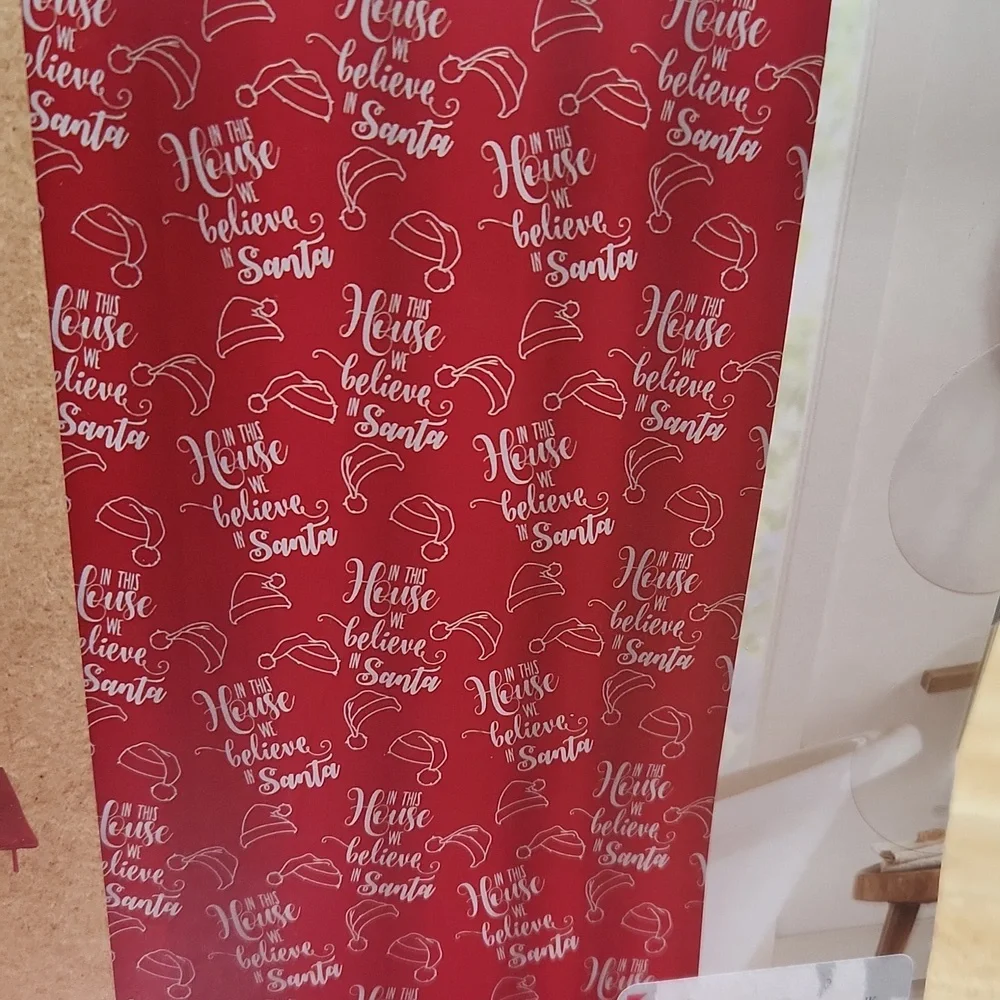 FESTIVE shower curtain set.
